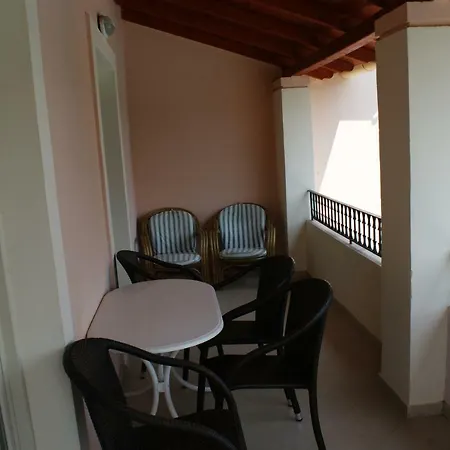Kamari Apartmanhotel