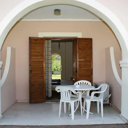 Kamari Apartmanhotel *