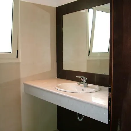 Kamari Apartmanhotel *