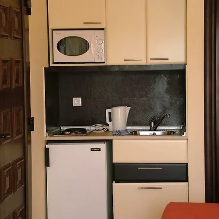 Kamari Apartmanhotel