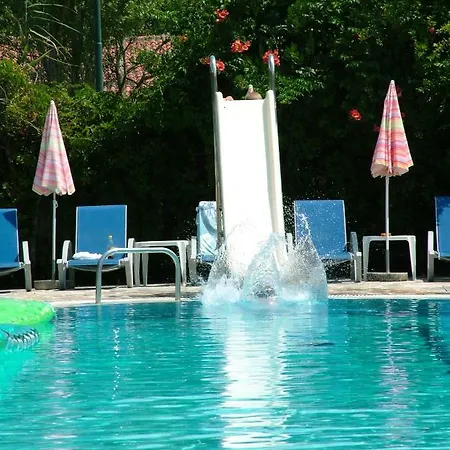 Kamari Apartahotel *